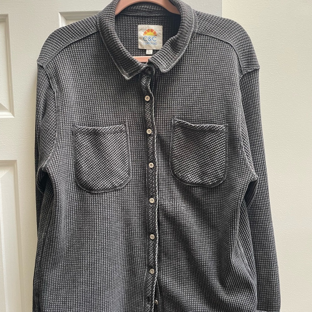 C&C California Charcoal Waffle-Knit Button-Up Top